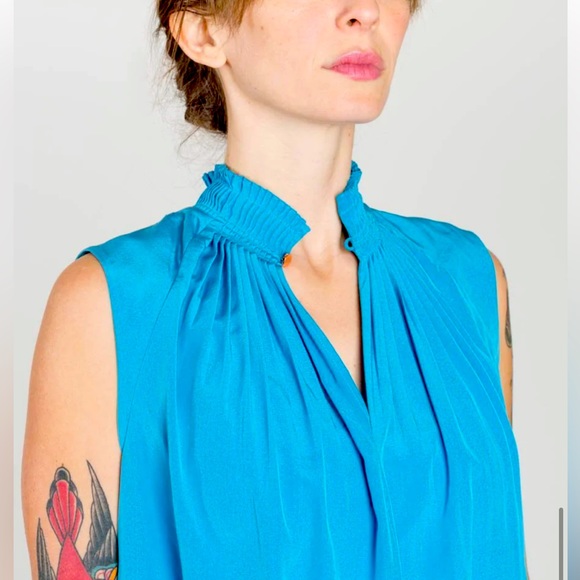 Tibi Arielle 100% silk sleeveless top. - Picture 6 of 13